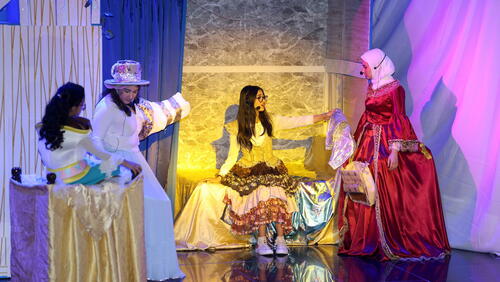 Beauty & the Beast Play 2