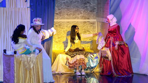 Beauty & the Beast Play 2