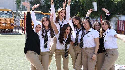  Senior Jackets Distribution 2024/2025 توزيع جاكيتات الصف الثاني عشر