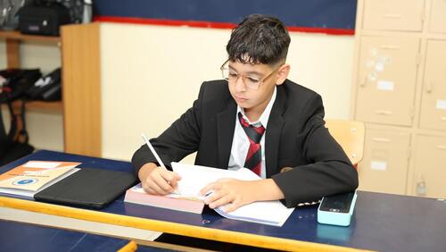 Modern American School Classes & Cafeteria - الصفوف و كافيتريا المدرسة الأمريكية الحديثة 