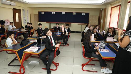 Modern American School Classes & Cafeteria - الصفوف و كافيتريا المدرسة الأمريكية الحديثة 