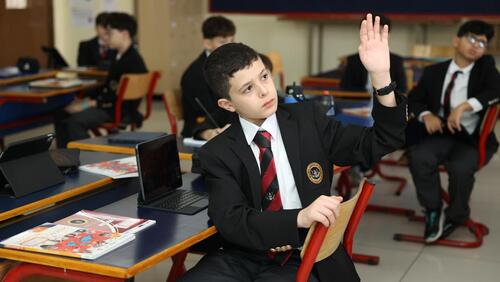 Modern American School Classes & Cafeteria - الصفوف و كافيتريا المدرسة الأمريكية الحديثة 