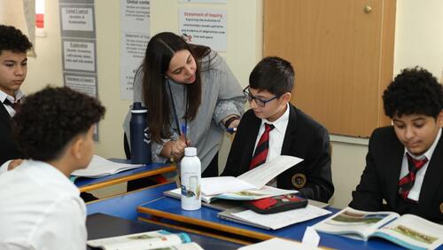 Modern American School Classes & Cafeteria - الصفوف و كافيتريا المدرسة الأمريكية الحديثة 