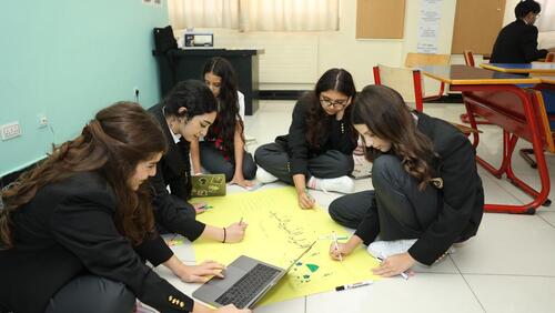 Modern American School Classes & Cafeteria - الصفوف و كافيتريا المدرسة الأمريكية الحديثة 