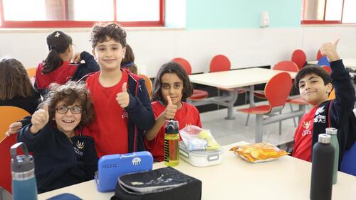 Modern American School Classes & Cafeteria - الصفوف و كافيتريا المدرسة الأمريكية الحديثة 