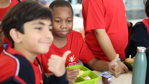 Modern American School Classes & Cafeteria - الصفوف و كافيتريا المدرسة الأمريكية الحديثة 