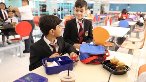 Modern American School Classes & Cafeteria - الصفوف و كافيتريا المدرسة الأمريكية الحديثة 
