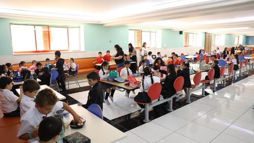 Modern American School Classes & Cafeteria - الصفوف و كافيتريا المدرسة الأمريكية الحديثة 